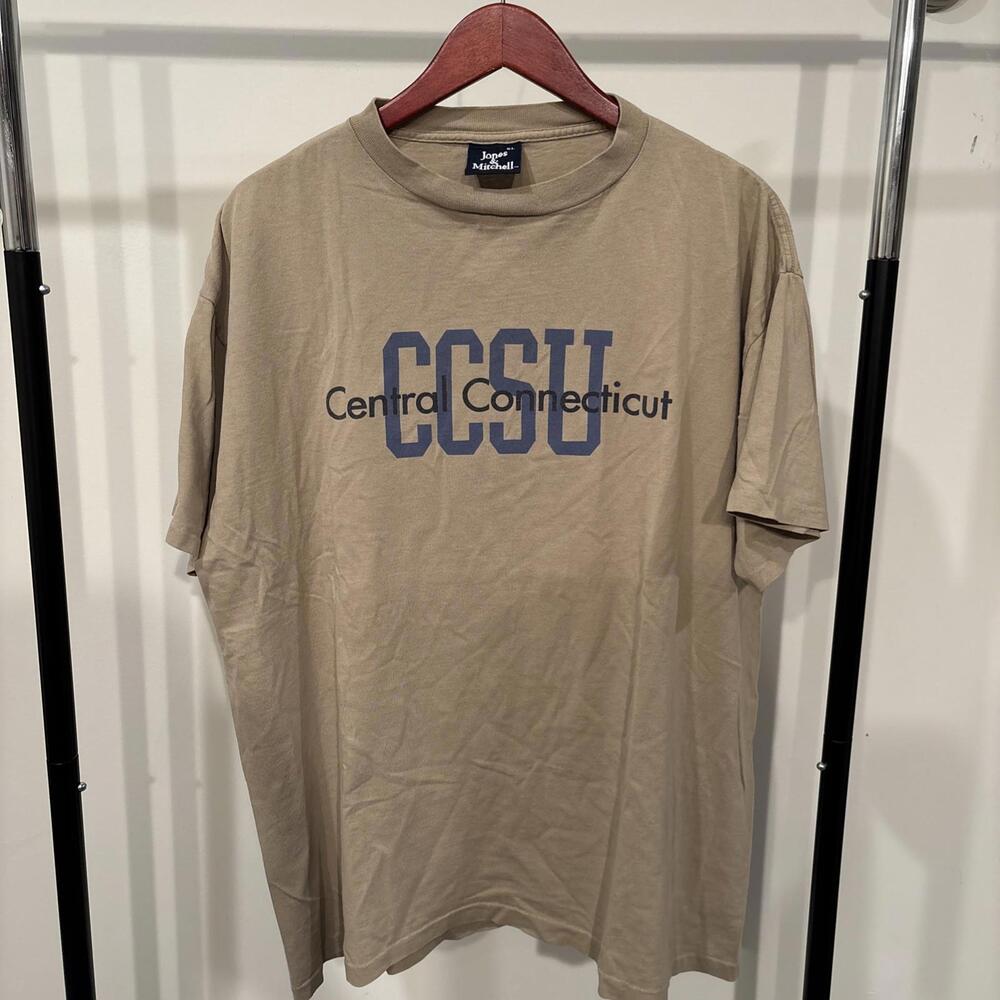 Vintage CCSU Central Connecticut T-Shirt Jones & Mitchell XL Beige